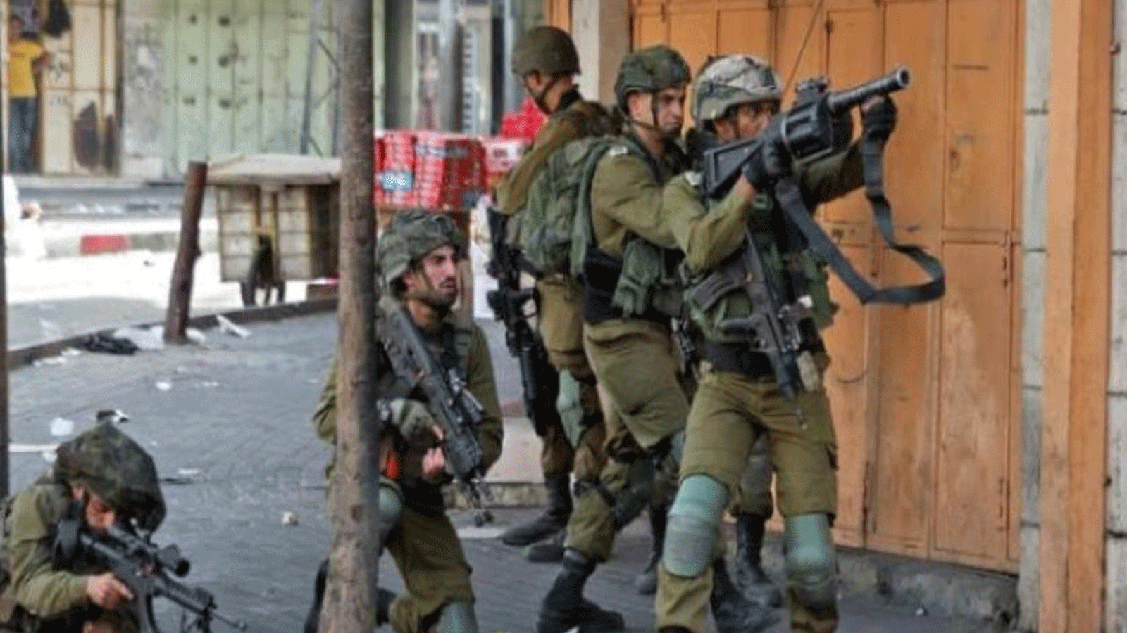 عناصر من الجيش الإسرائيلي خلال مداهمة