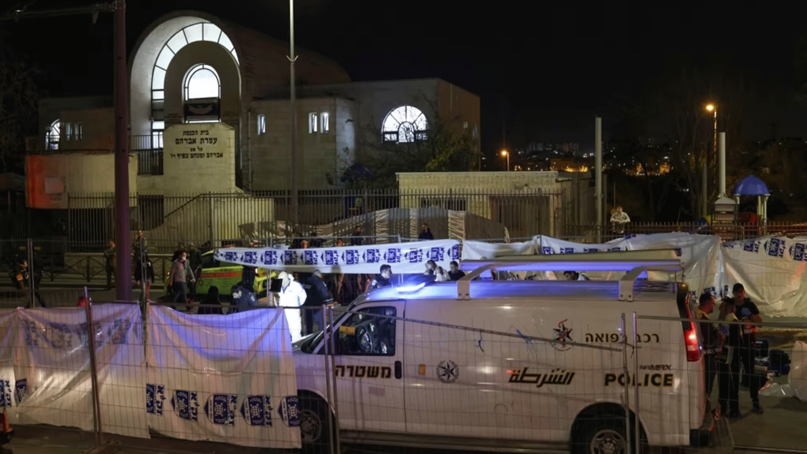 سيارة إسعاف في موقع الحادث في القدس