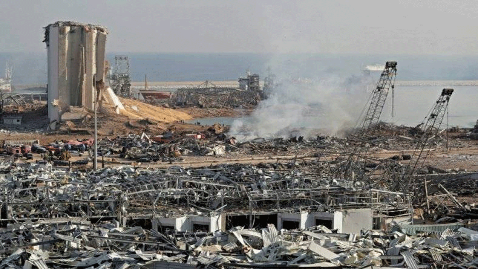 لقطة لمخلفات انفجار 4 آب\أغسطس الذي تسبب بتدمير الميناء والأحياء المحيطة به، وخلف أكثر من 200 قتيل وأكثر من 6500 جريح