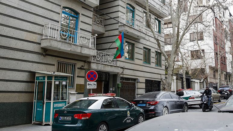 سفارة أذربيجان في طهران أخليت بعد الهجوم 