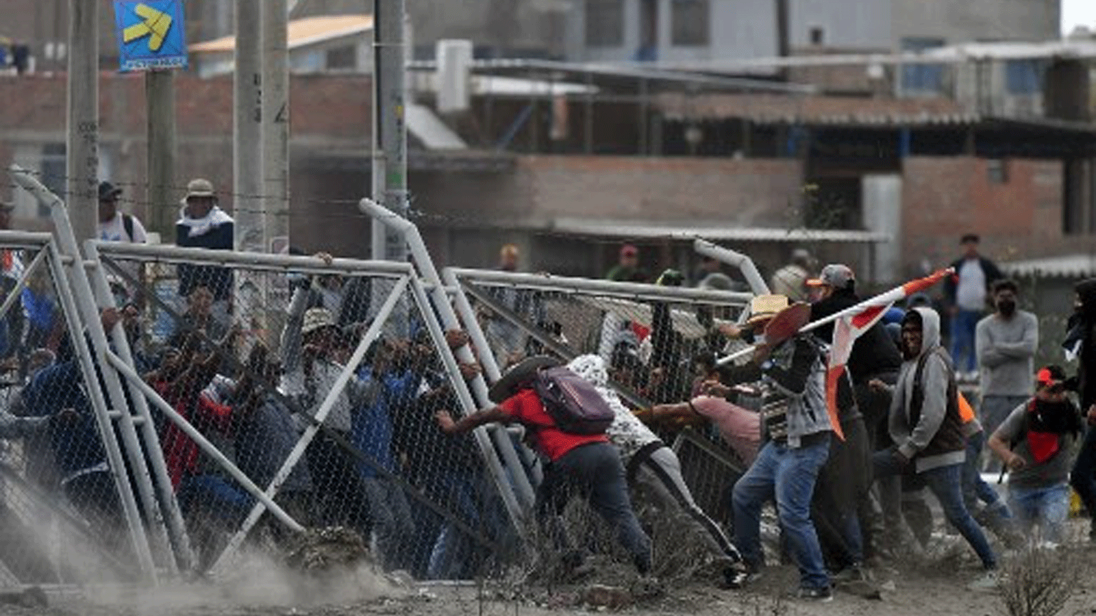 صداماتٌ عنيفة بين الشرطة والمنظاهرين في البيرو