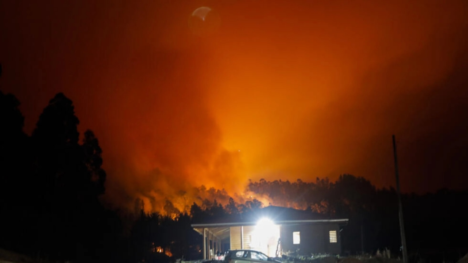 حريق في سانتا خوانا بمقاطعة كونسبسيون في تشيلي في الثالث من فبراير 2023
