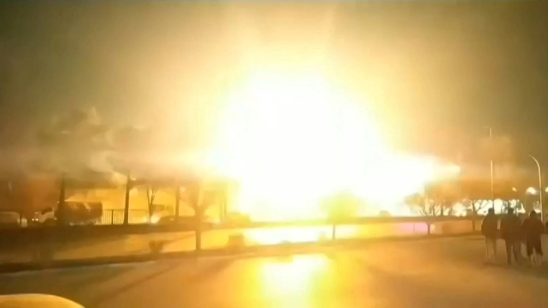 صورة من مقطع فيديو نشر في 29 يناير 2023، يُظهر انفجارًا في محافظة أصفهان الإيرانية