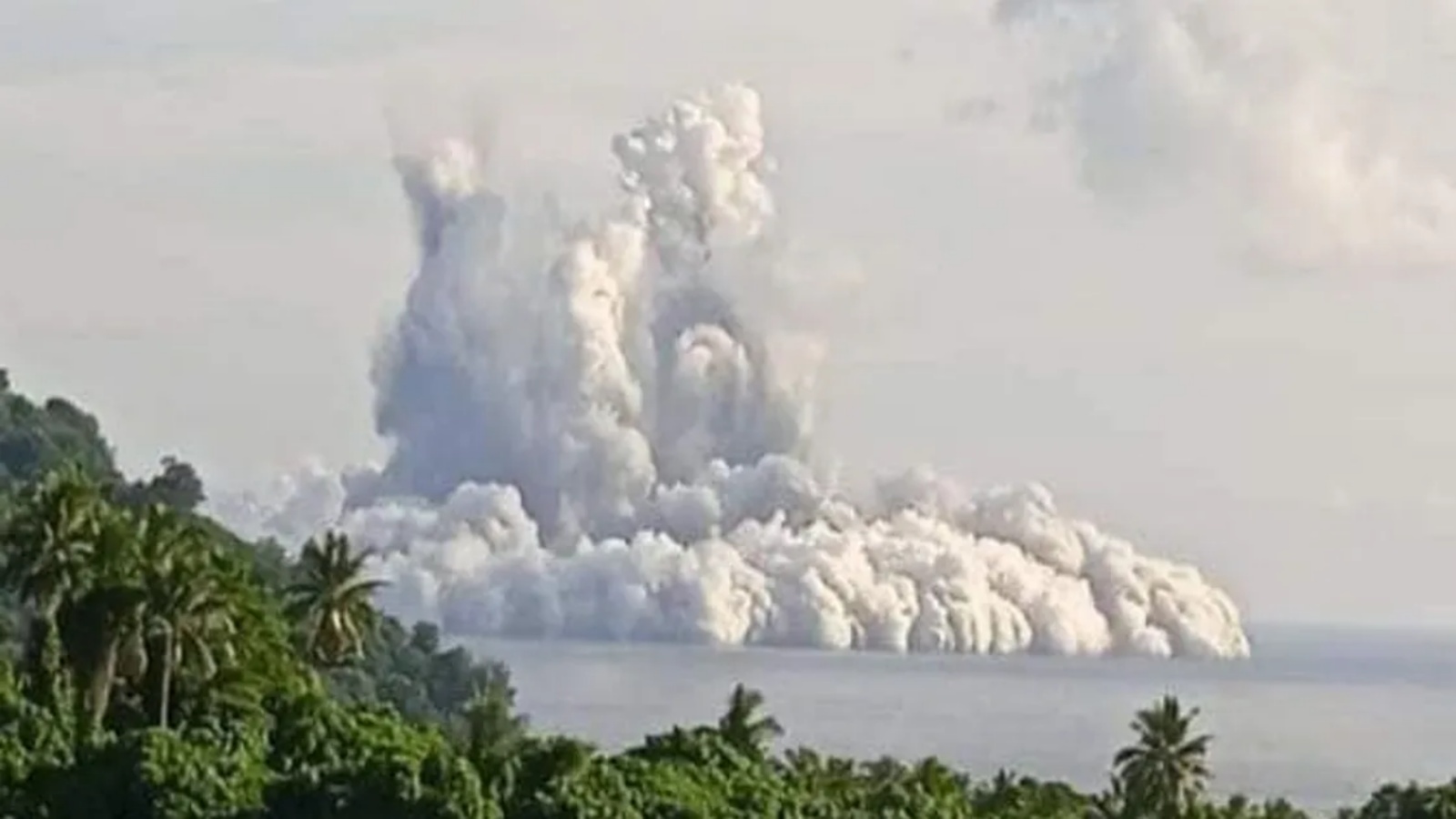 ثوران بركان تحت الماء في فانواتو يثير الذعر في الأرخبيل