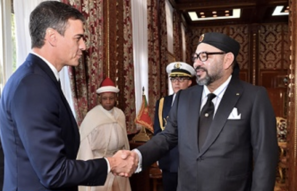 الملك محمد السادس لدى استقباله في 7 ابريل الماضي بيدرو سانشيز بالرباط