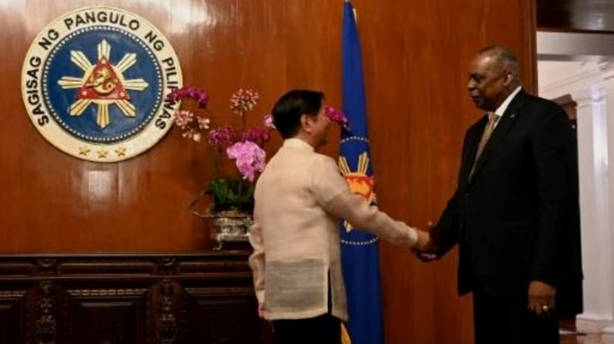 الرئيس الفيليبيني فرديناند ماركوس يستقبل وزير الدفاع الأميركي لويد أوستن في 02 فبراير 2023