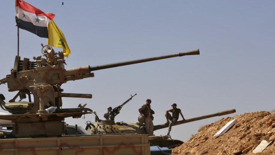 آلية عسكرية لحزب الله على تخوم درعا في الجنوب السوري