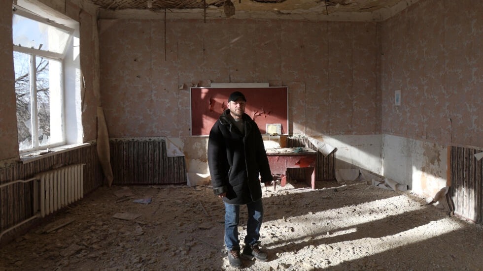 كانت المدرسة واحدة من مئات المدارس في جميع أنحاء أوكرانيا وتقول اليونيسف إنها تضررت أو دمرت منذ الغزو الروسي في فبراير/شباط