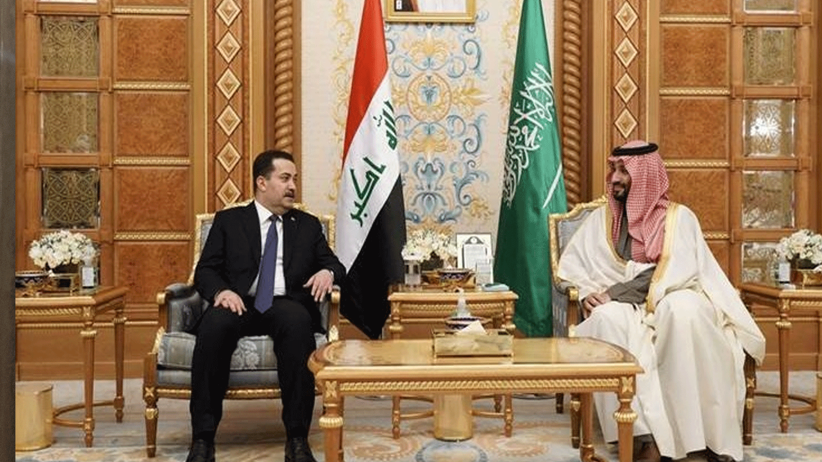 السوداني مجتمعا في الرياض مع ولي العهد السعودي الامير محمد بن سلمان خلال القمة العربية الصينية التي انعقدت هناك في 10 كانون الأول\ديسمبر 2022 (مكتبه)