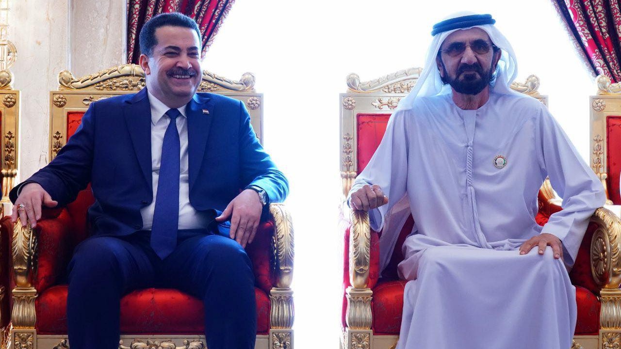 السوداني خلال لقائه في دبي مع رئيس وزراء دولة الامارات الشيخ الشيخ محمد بن راشد آل مكتوم في 9 فبراير 2023 (مكتبه) 