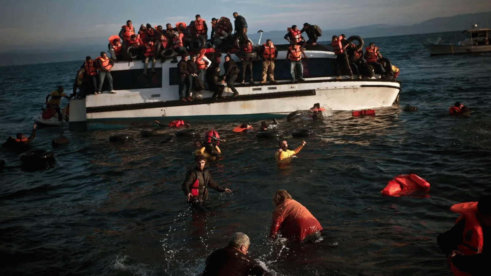 مقتل طفل وامرأة في غرق قارب قبالة جزيرة ليروس اليونانية