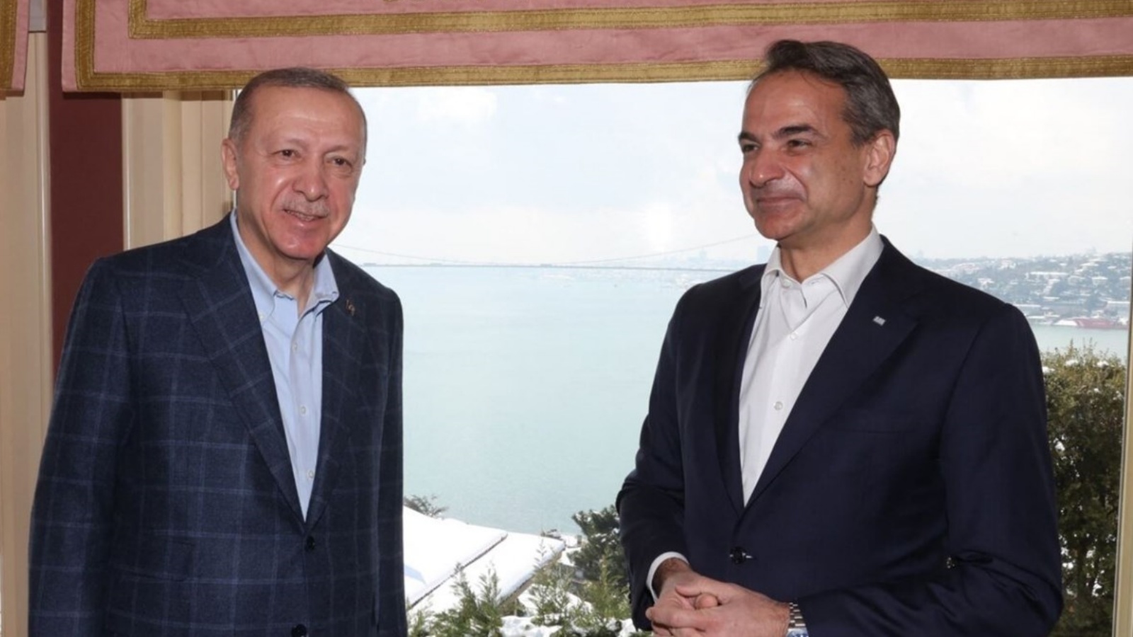 رئيس الوزراء اليوناني كيرياكوس ميتسوتاكيس والرئيس التركي رجب طيب إردوغان