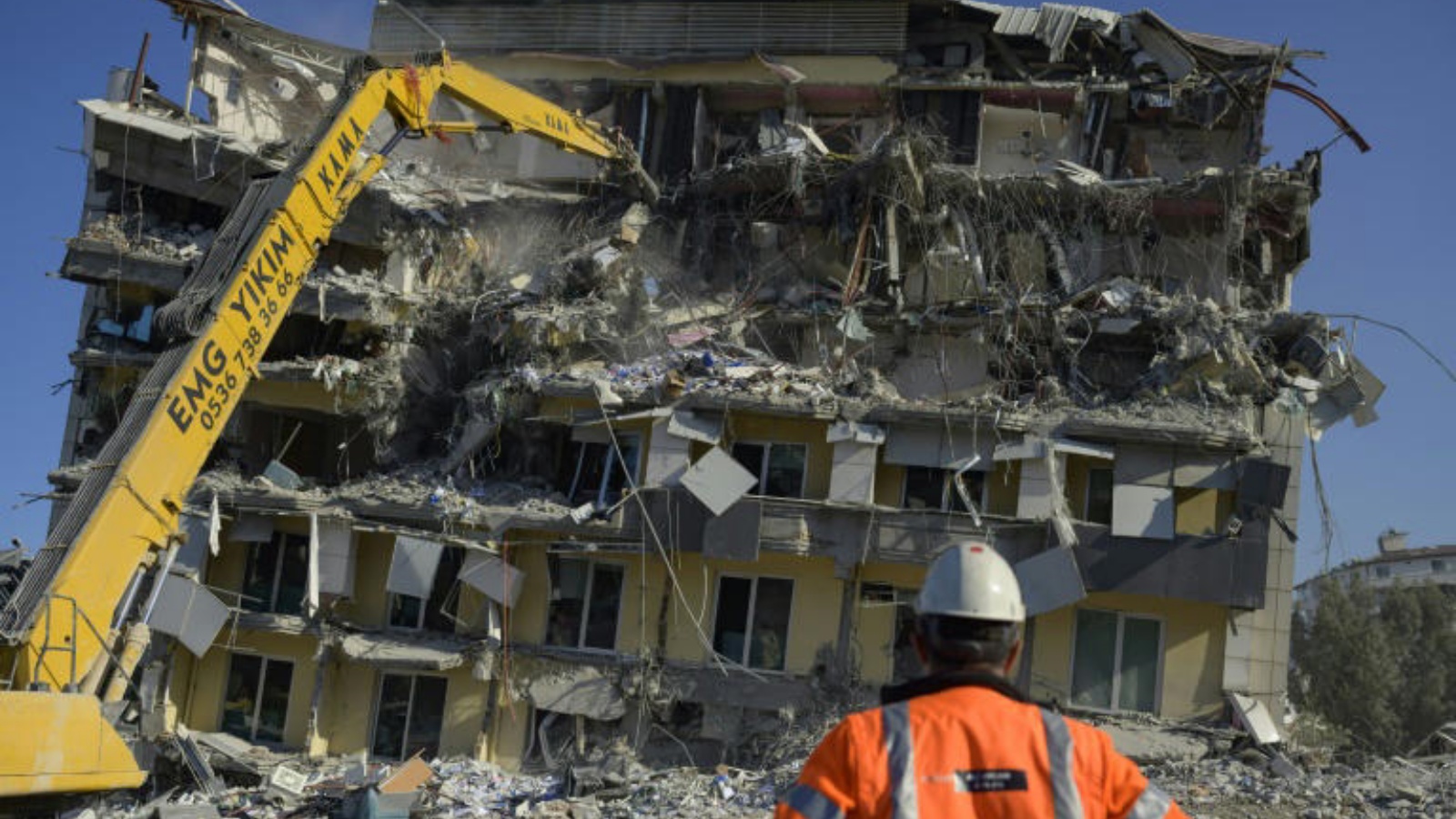 مبنى متهدم في مدينة هاتاي بتركيا في 17 شباط/فبراير 2023 بفعل الزلزال الذي وقع في 06 فبراير 2023