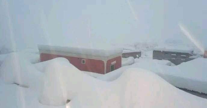 تساقطات ثلجية بمناطق المغرب الشرقي (من صفحة الإعلامي رضوان الرضواني في فيسبوك)