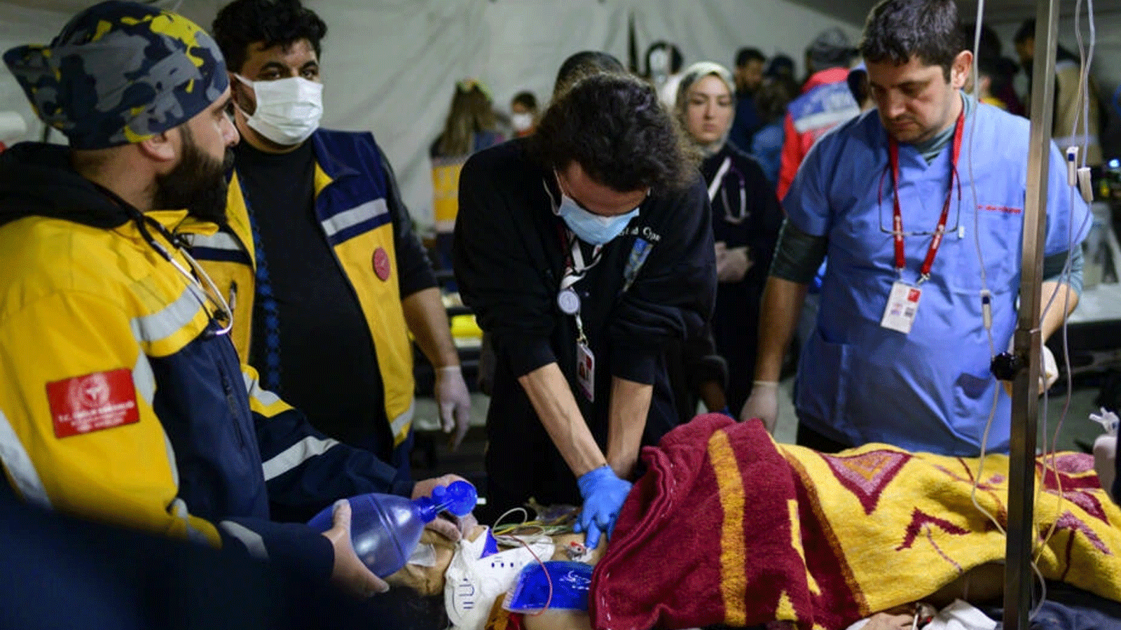 المستشفى الميداني في مدينة أنطاكيا استقبل في غضون ثلاث ساعات فقط، ست سيارات إسعاف من الضحايا المصابين في الزلزال