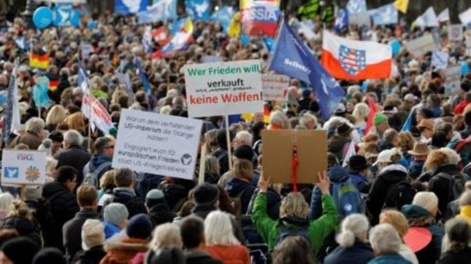  متظاهرون مناهضون للحرب خلال تظاهرة من أجل السلام على هامش مؤتمر ميونخ للأمن في 18 فبراير 2023 