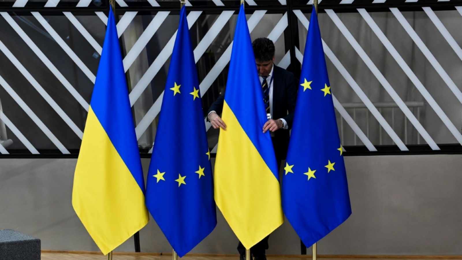 أعلن الاتحاد الأوروبي الحزمة العاشرة من العقوبات ضد روسيا في الذكرى السنوية الأولى لغزو موسكو لأوكرانيا