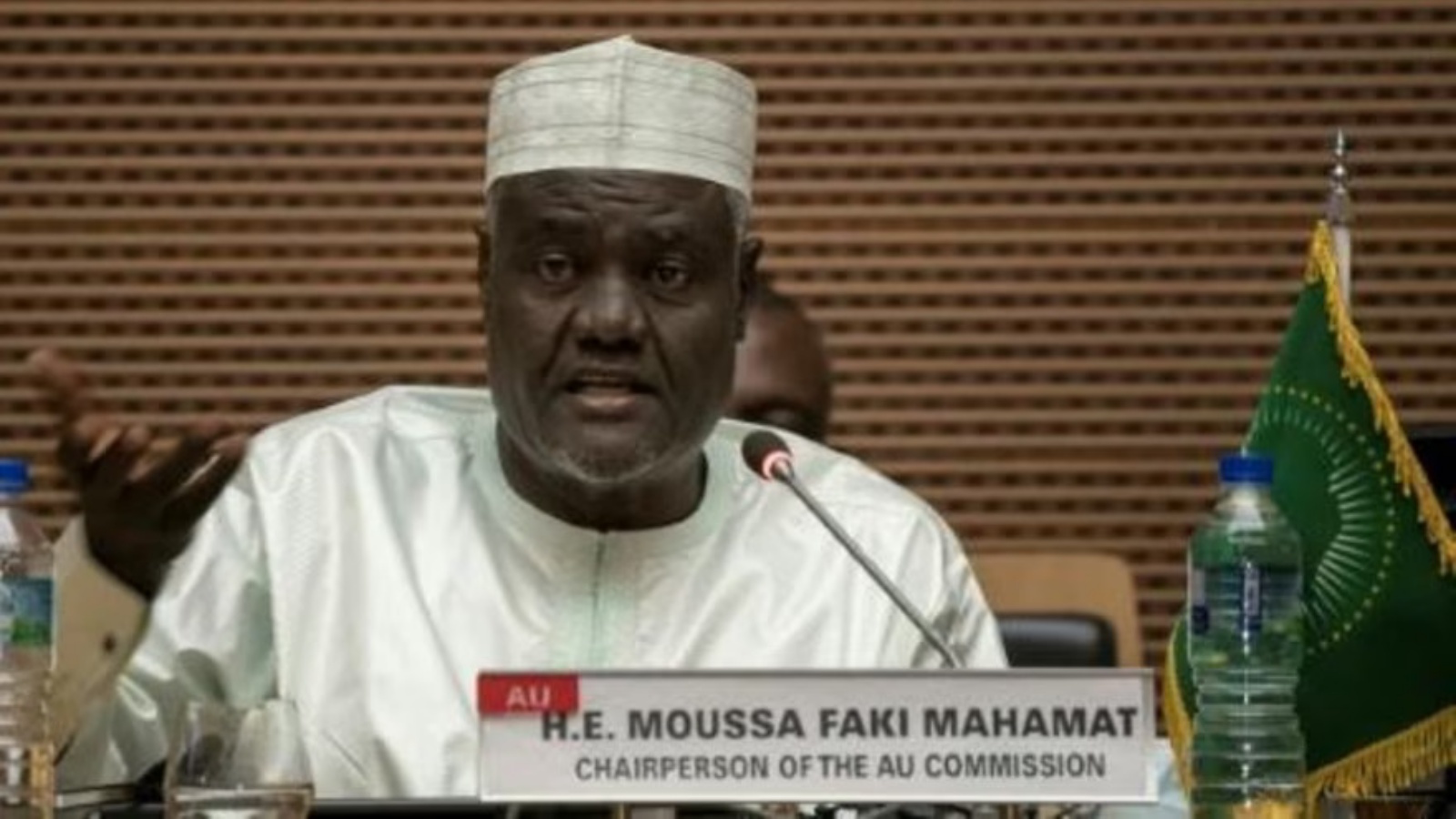رئيس مفوضية الاتحاد الأفريقي موسى فقي محمد خلال إلقاء كلمة في ختام قمة المنظمة في أديس أبابا بتاريخ 19 فبراير 2023