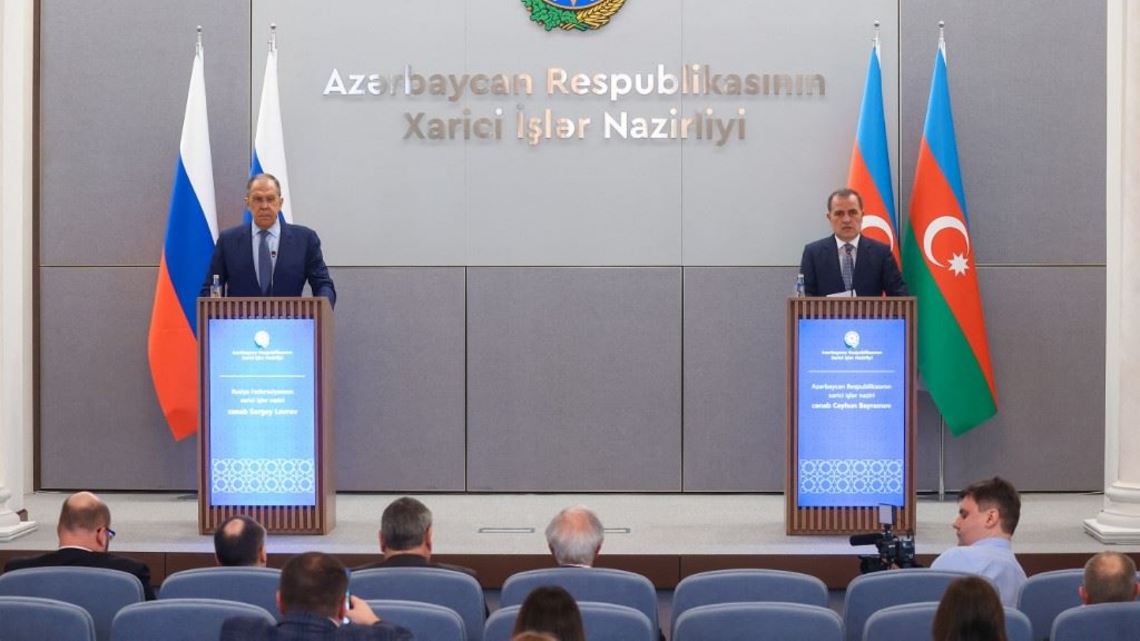 لافروف وبيرموف خلال مؤتمر صحافي مشترك عقب محادثاتهما في باكو 28 فبراير 2023