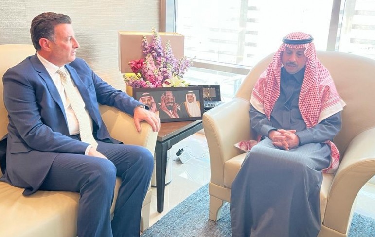 السفير السعودي نايف بن بندر السديري مستقبلا الصفدي