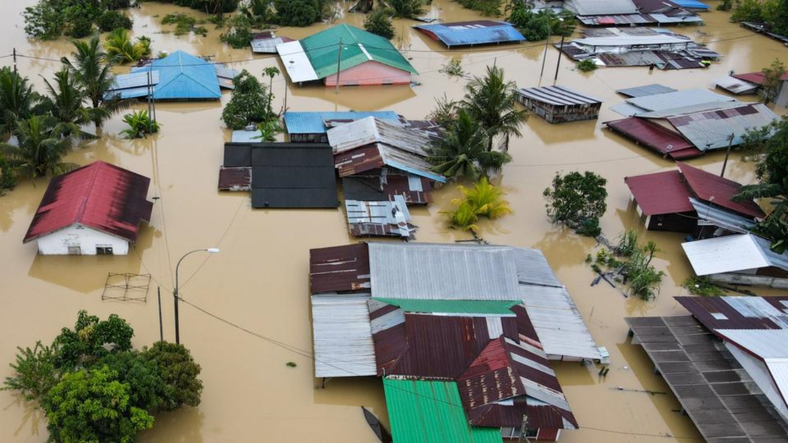 غالبًا ما تشهد الدولة الواقعة في جنوب شرق آسيا طقسًا عاصفًا قرب نهاية العام ، حيث تتسبب الفيضانات الموسمية بانتظام في عمليات إجلاء جماعية ووفيات.