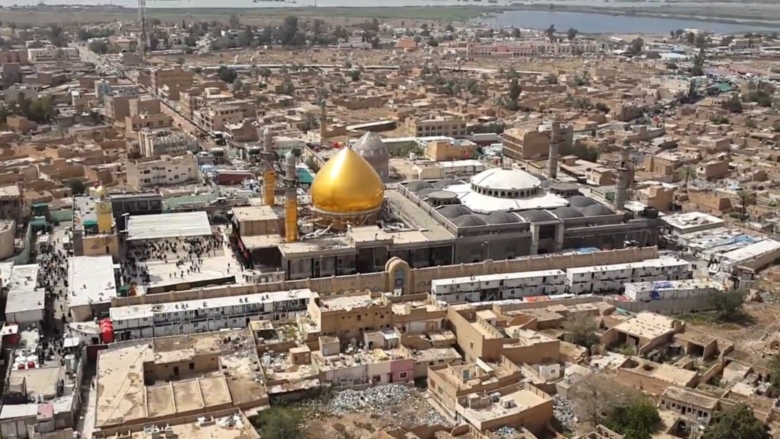 جانب من مدينة سامراء العراقية على نهر دجلة شمال غرب بغداد (تويتر)