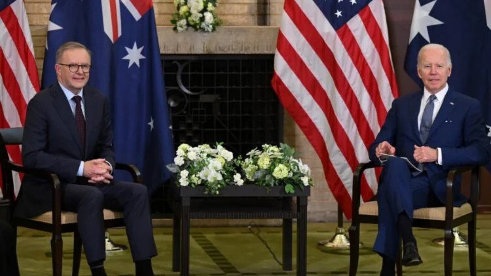 الرئيس الأميركي جو بايدن ورئيس الوزراء الأسترالي أنتوني ألبانيز يعقدان اجتماعًا خلال قمة القادة الرباعي في كانتاي في طوكيو في 24 مايو 2022