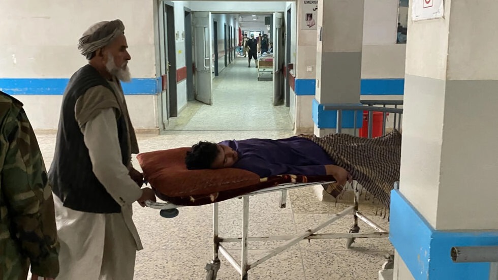 جريح سقط في التفجير الذي أودى بحياة حاكم ولاية بلخ الأفغانية المعيّن من حركة طالبان