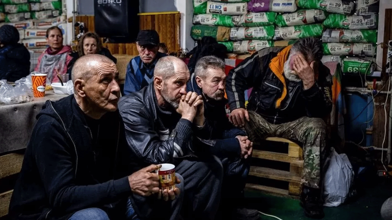 أوكرانيون يترقبون الأوضاع وسط المعارك الضارية في باخموت