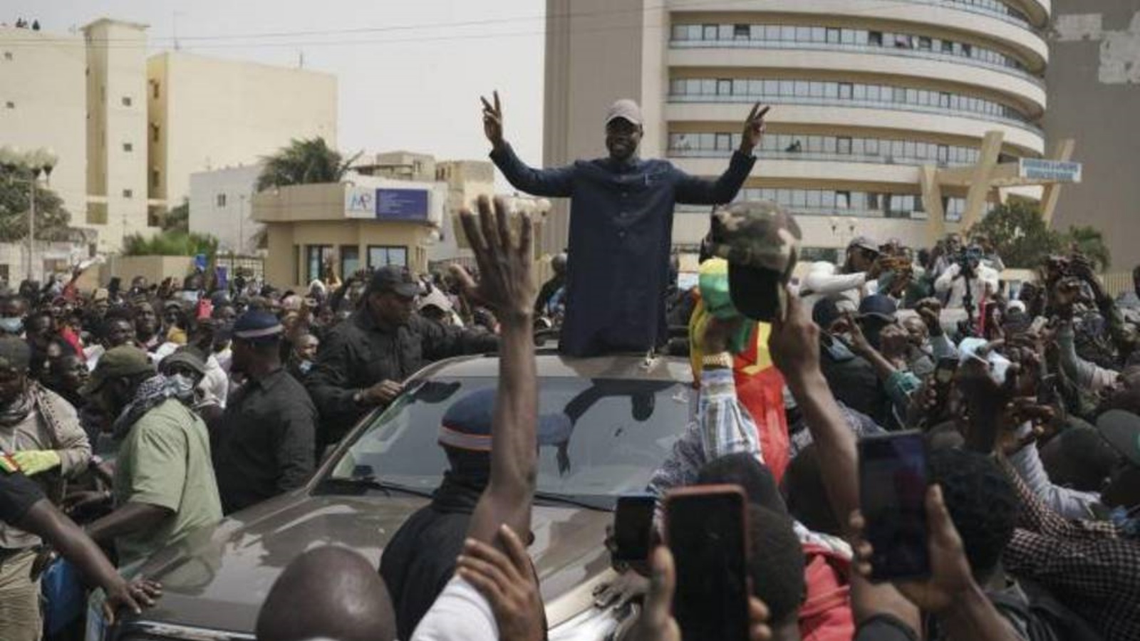 الآلاف من أنصار الزعيم السنغالي المعارض عثمان سونكو يحتشدون في داكار 