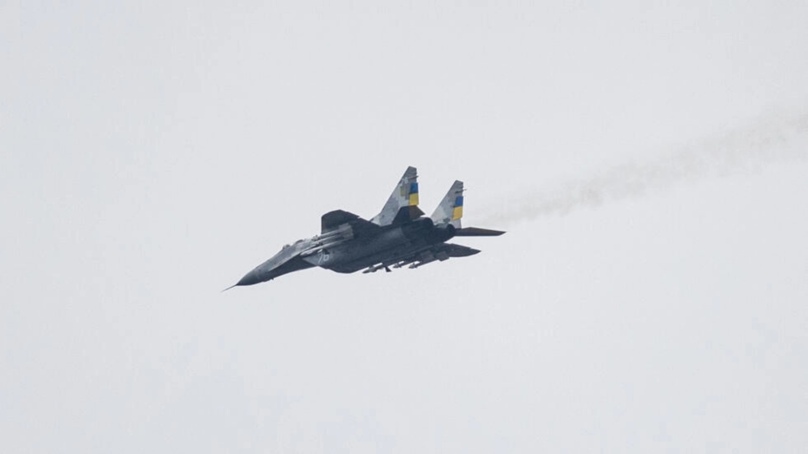 طائرة ميغ-29 تابعة لسلاح الجو الأوكراني خلال تحليقها فوق شرق أوكرانيا في الأول من يناير 2023 