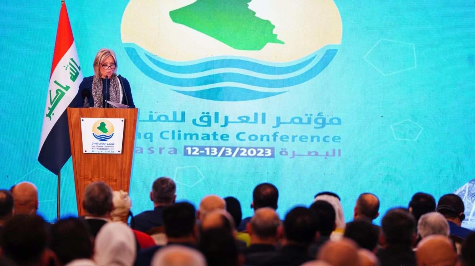 رئيسة بعثة الامم المتحدة في العراق جينين بلاسخارت متحدثة في البصرة الاحد 12 مارس 2023 خلال مؤتمر المناخ الدولي محذرة من تحديات وجودية تهدد العراق (يونامي)