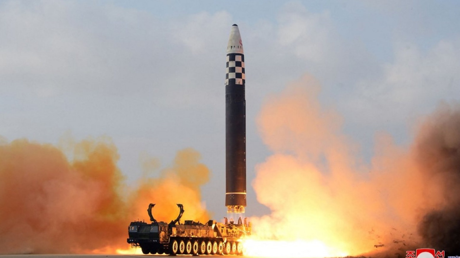 كوريا الشمالية تطلق صاروخاً بالستياً غير محدد (تعبيرية) 