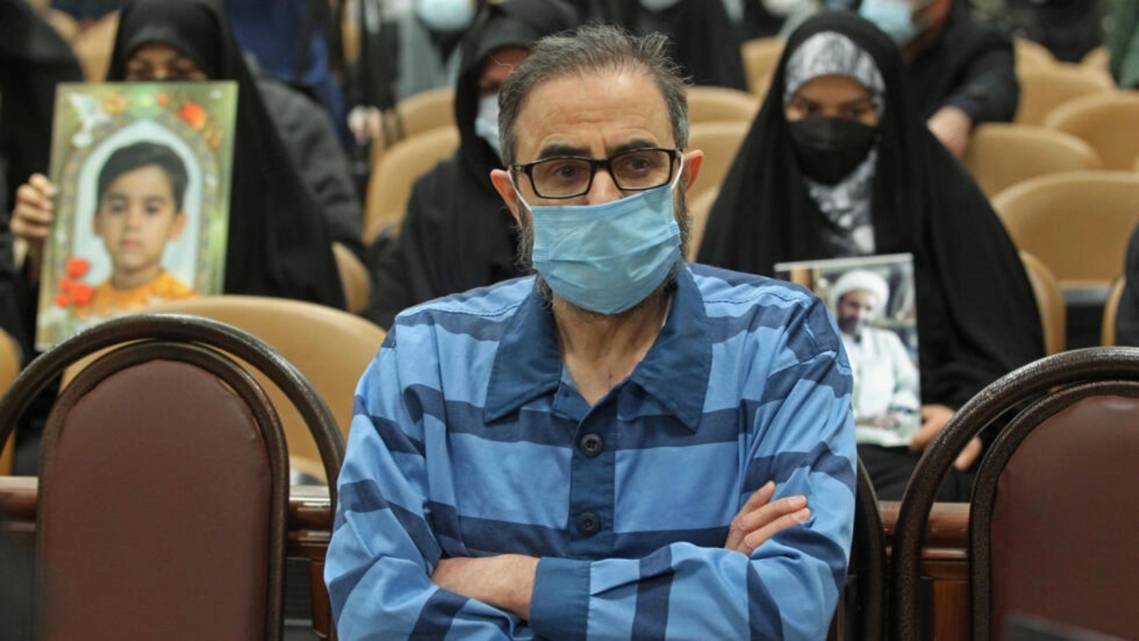 المعارض الإيراني الذي يحمل أيضا الجنسية السويدية حبيب شعب خلال محاكمته في 18 يناير 2022 