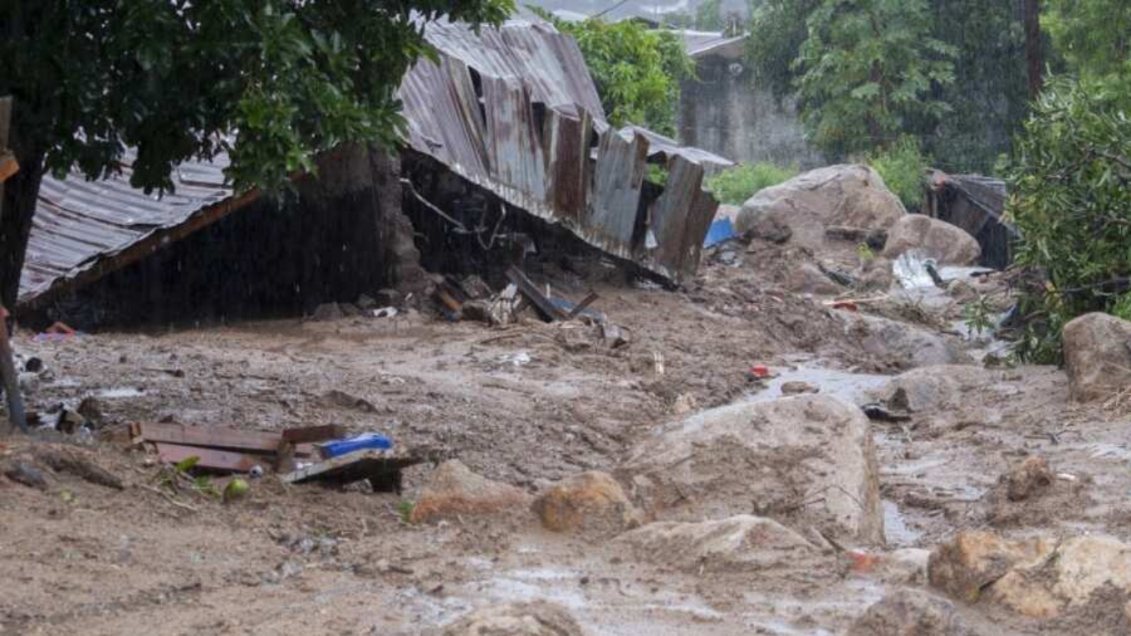 مبان جرفتها المياه بسبب الأمطار الغزيرة بعد إعصار فريدي