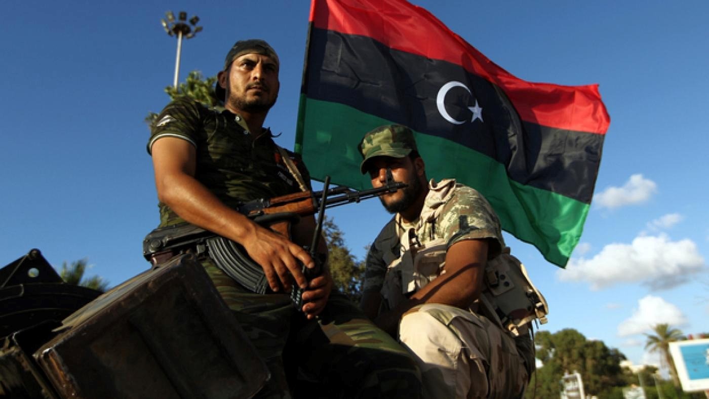 صورة من الأرشيف لعنصرين تابعين لخليفة حفتر في طرابلس، ليبيا