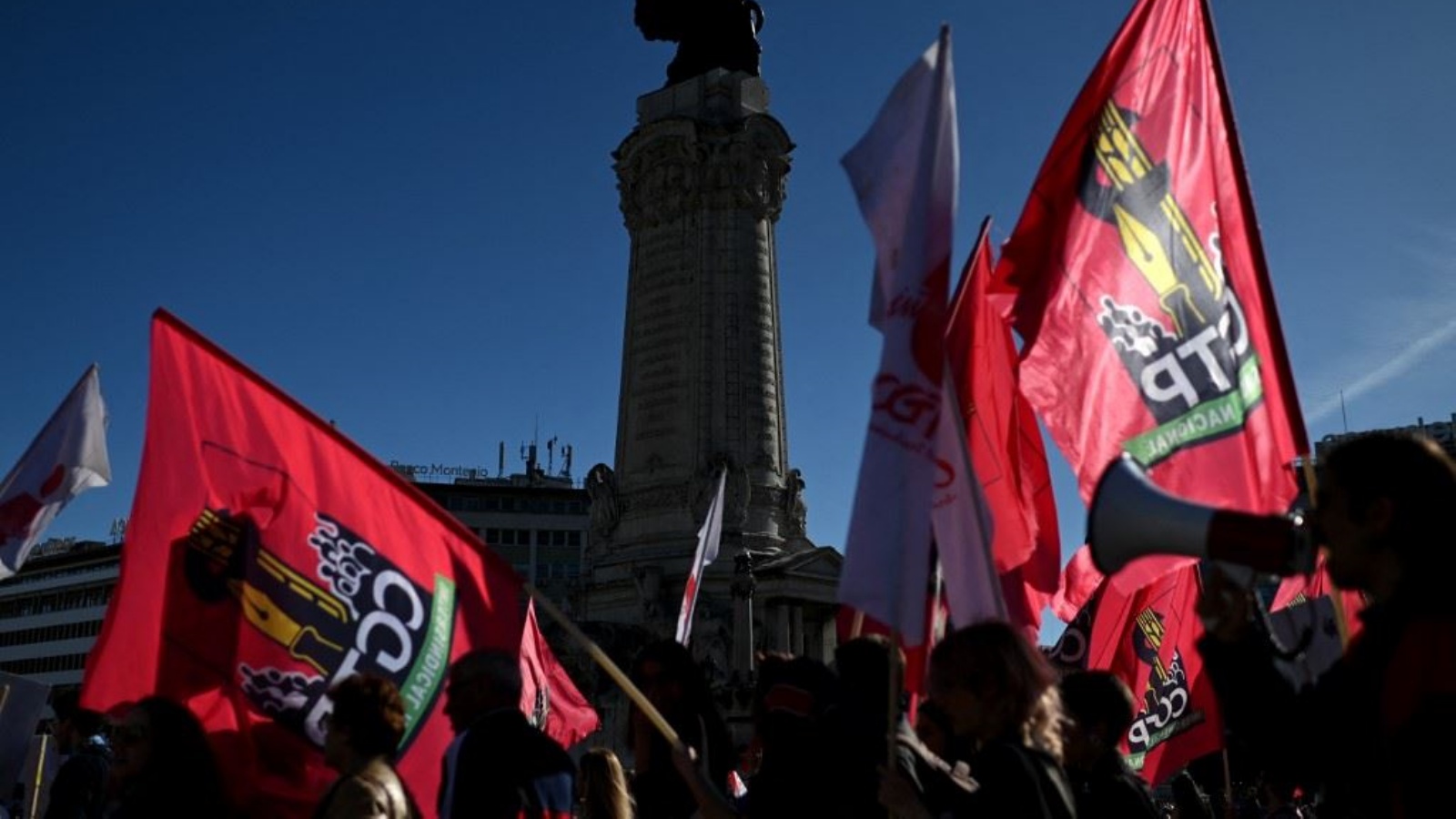 آلاف البرتغاليين يتظاهرون في لشبونة للمطالبة بزيادة الأجور 