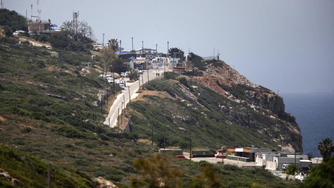 صورة تظهر آخر نقطة تفتيش للجيش اللبناني (أسفل اليمين) في أقصى جنوب الناقورة ، أمام نقطة مراقبة تابعة لقوة حفظ السلام التابعة للأمم المتحدة (يونيفيل) على الحدود مع إسرائيل
