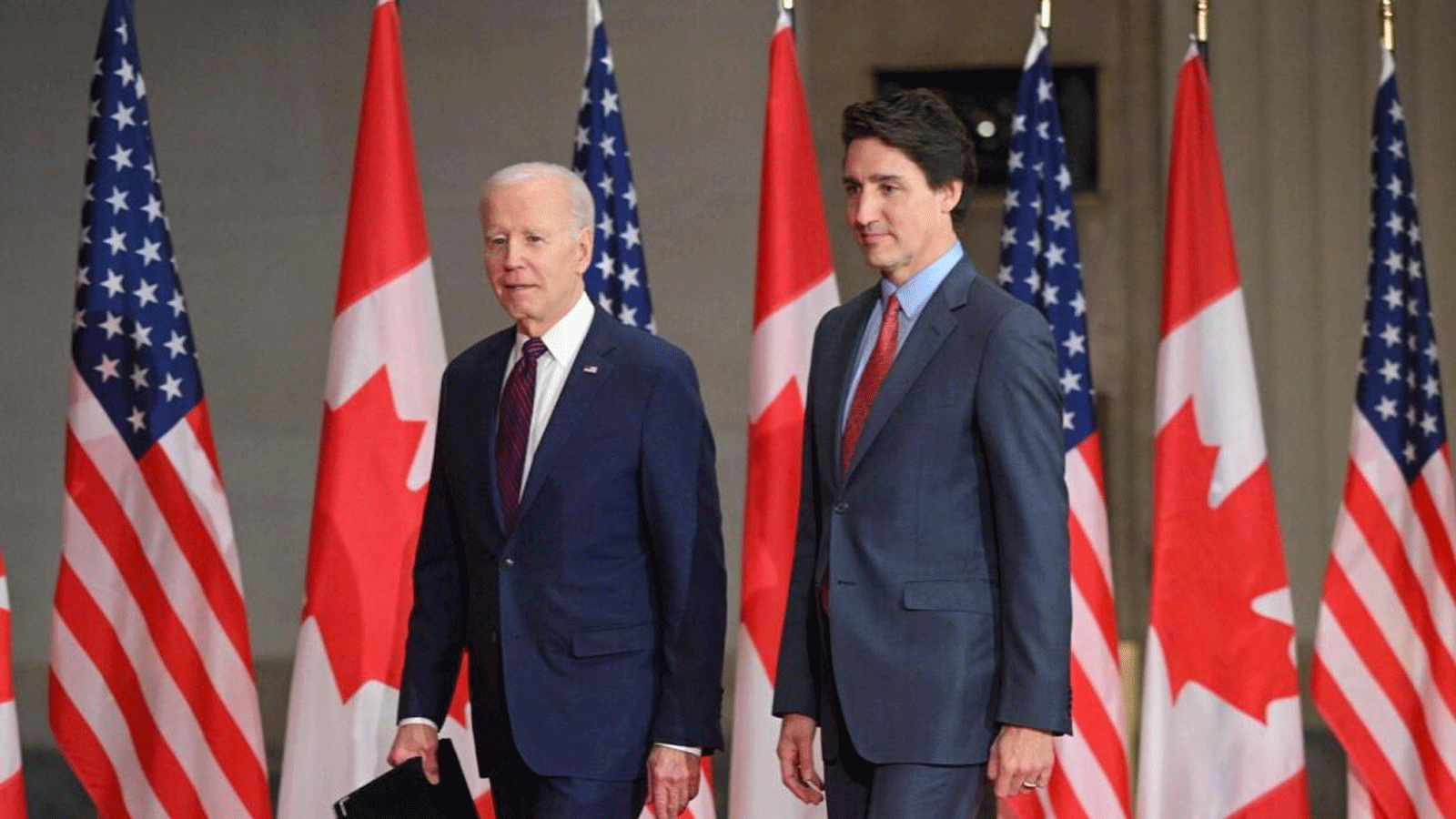 الرئيس الأمريكي جو بايدن ورئيس الوزراء الكندي جاستن ترودو قبيل المؤتمر الصحفي المشترك في مبنى السير جون إيه ماكدونالد\ أوتاوا 