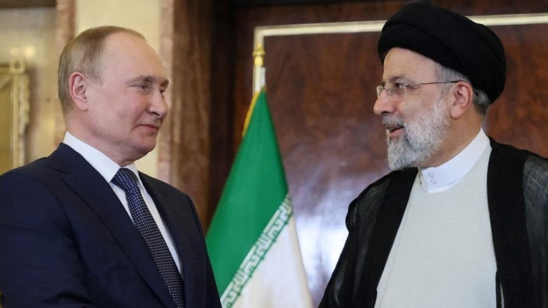 الرئيسان الإيراني إبراهيم رئيسي (يمين) والروسي فلاديمير بوتين في موسكو في 10 يوليو 2022