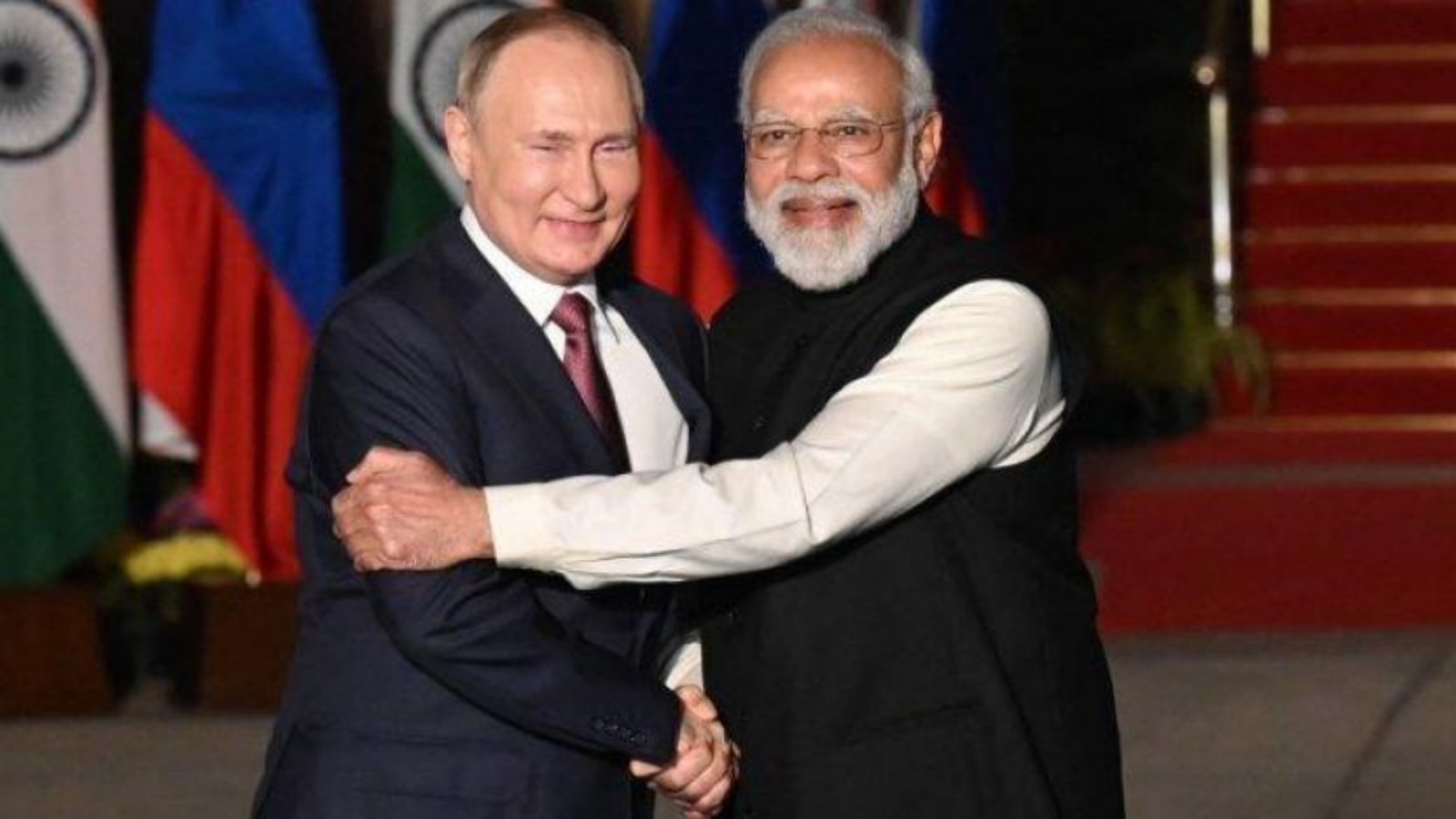 رئيس وزراء الهند ناريندرا مودي (يمين) والرئيس الروسي فلاديمير بوتين