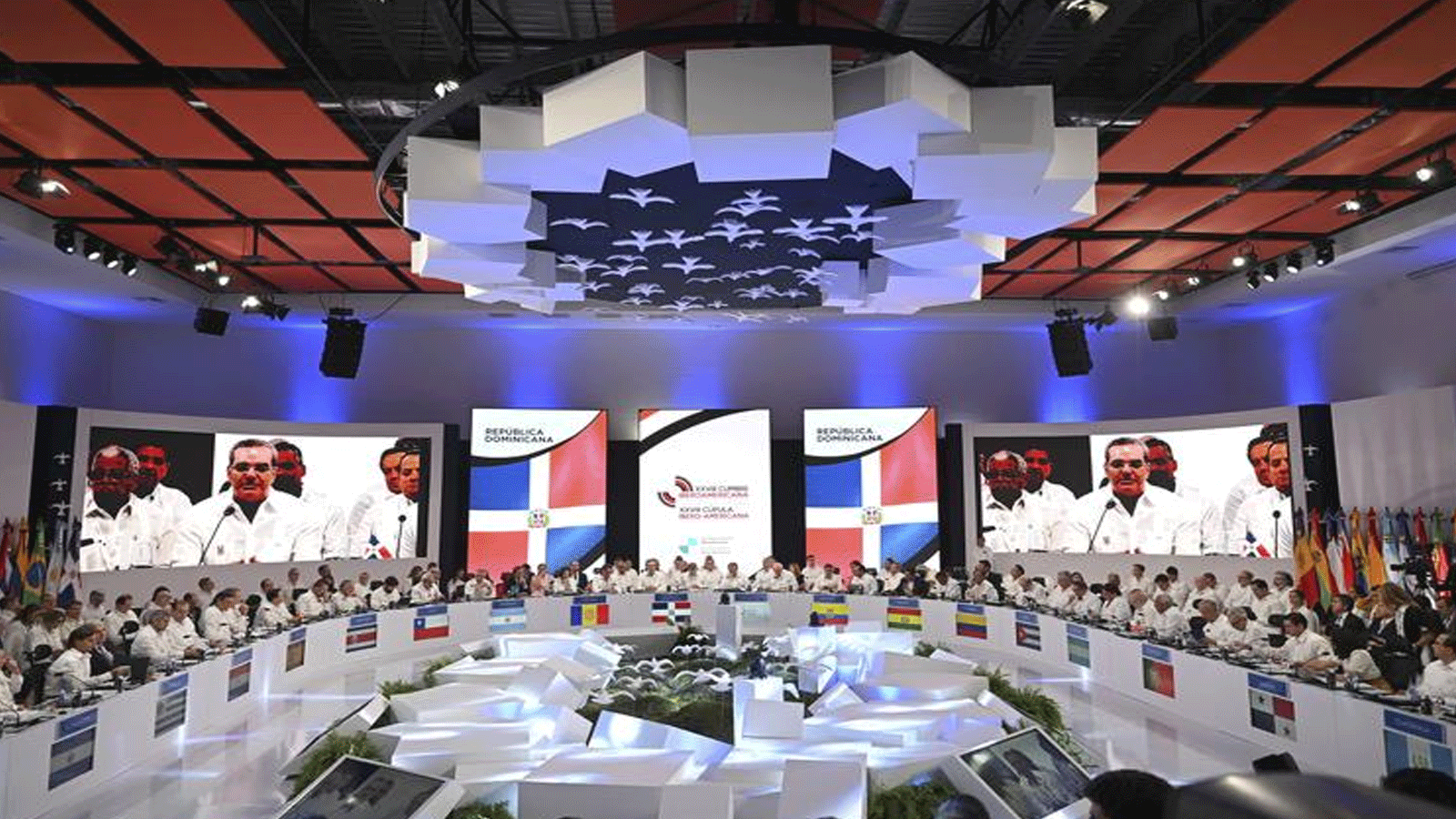لقطة من الجلسة العامة للقمة الأيبيرية الأمركية الثامنة والعشرين لرؤساء الدول والحكومات في مبنى وزارة الخارجية الدومينيكية في سانتو دومينغو .25 آذار\مارس 2023