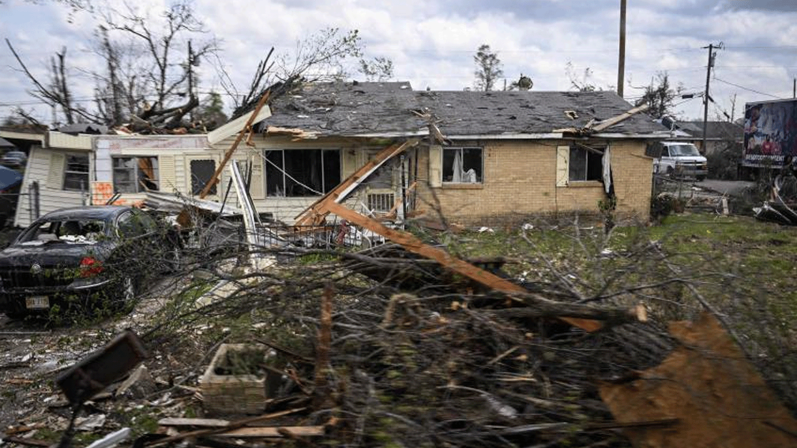 من أضرار العاصفة في ميسيسيبي، جنوب شرق الولايات المتحدة