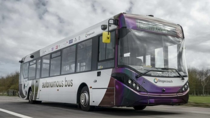 أول خدمة حافلات عامة بالحجم الكامل وذاتية القيادة في العالم