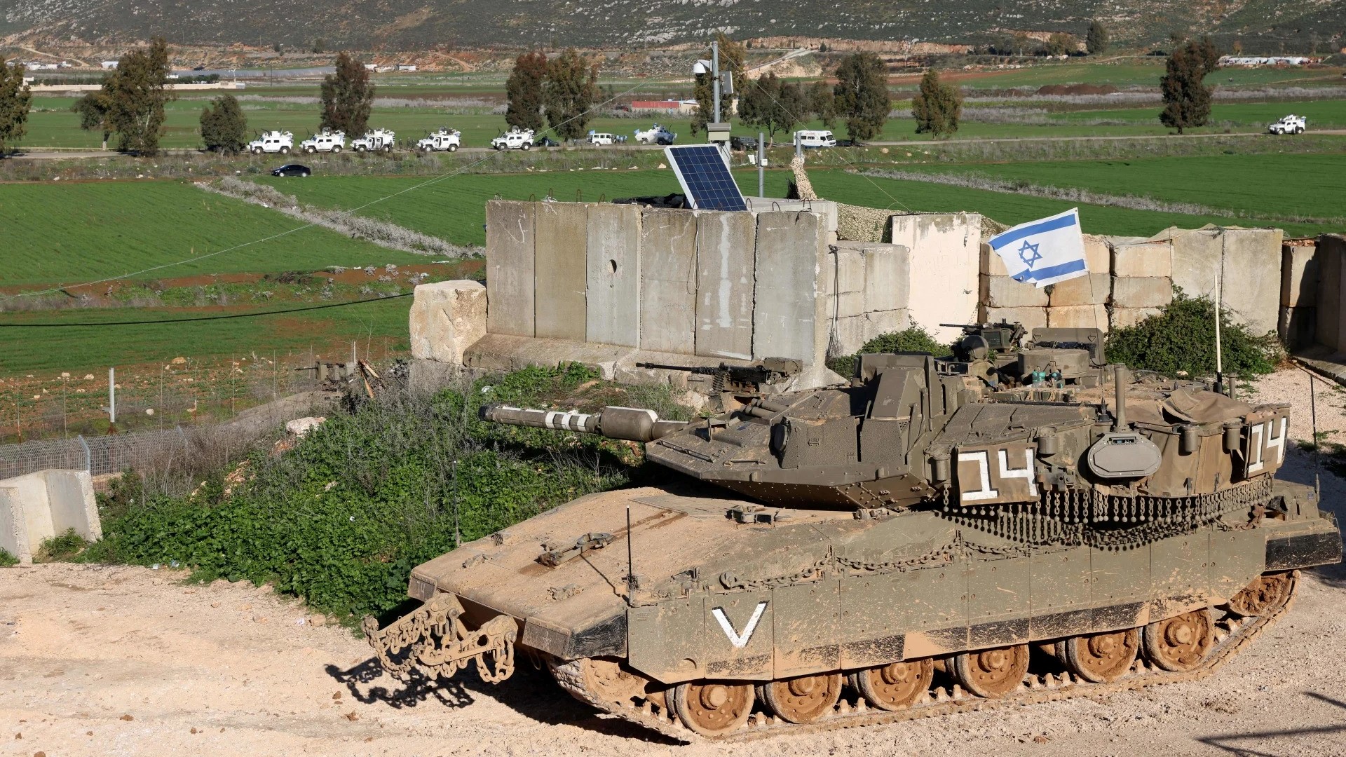 دبابة إسرائيلية على الحدود مع لبنان في صورة من الأرشيف