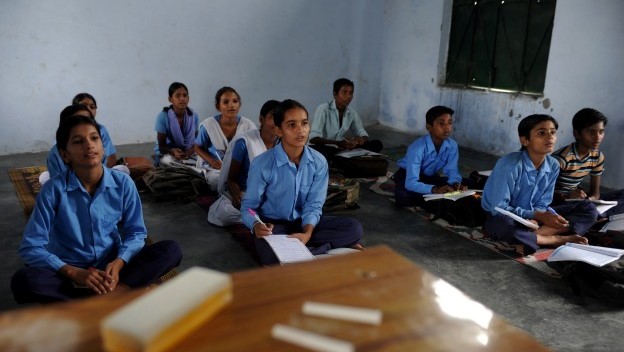 تلامذة في إحدى مدارس الهند