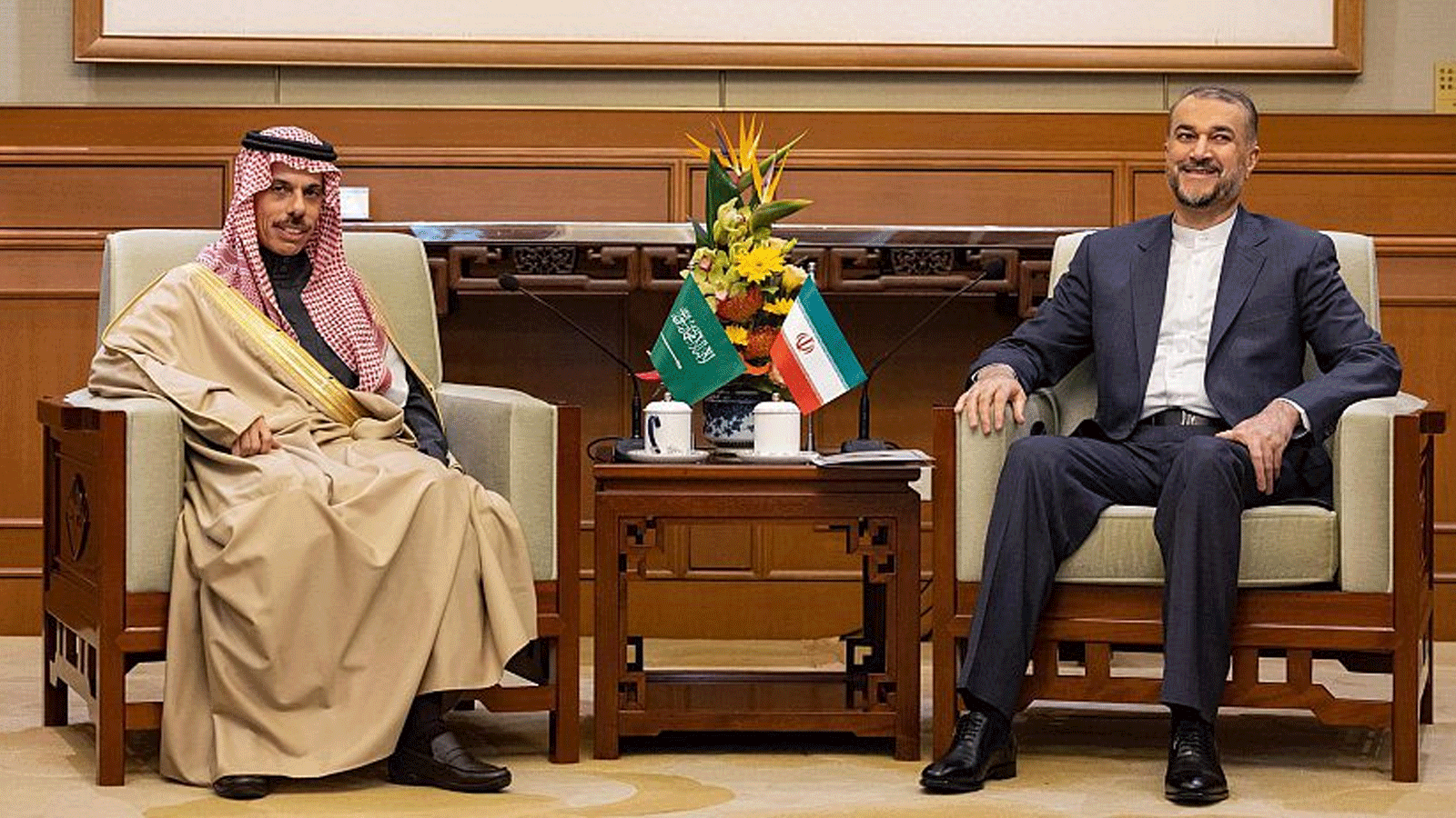 صورة من اللقاء في بكين بين وزيري خارجية السعودية وإيران الأمير فيصل بن فرحان بن عبد الله وحسين أمير عبداللهيان(واس)