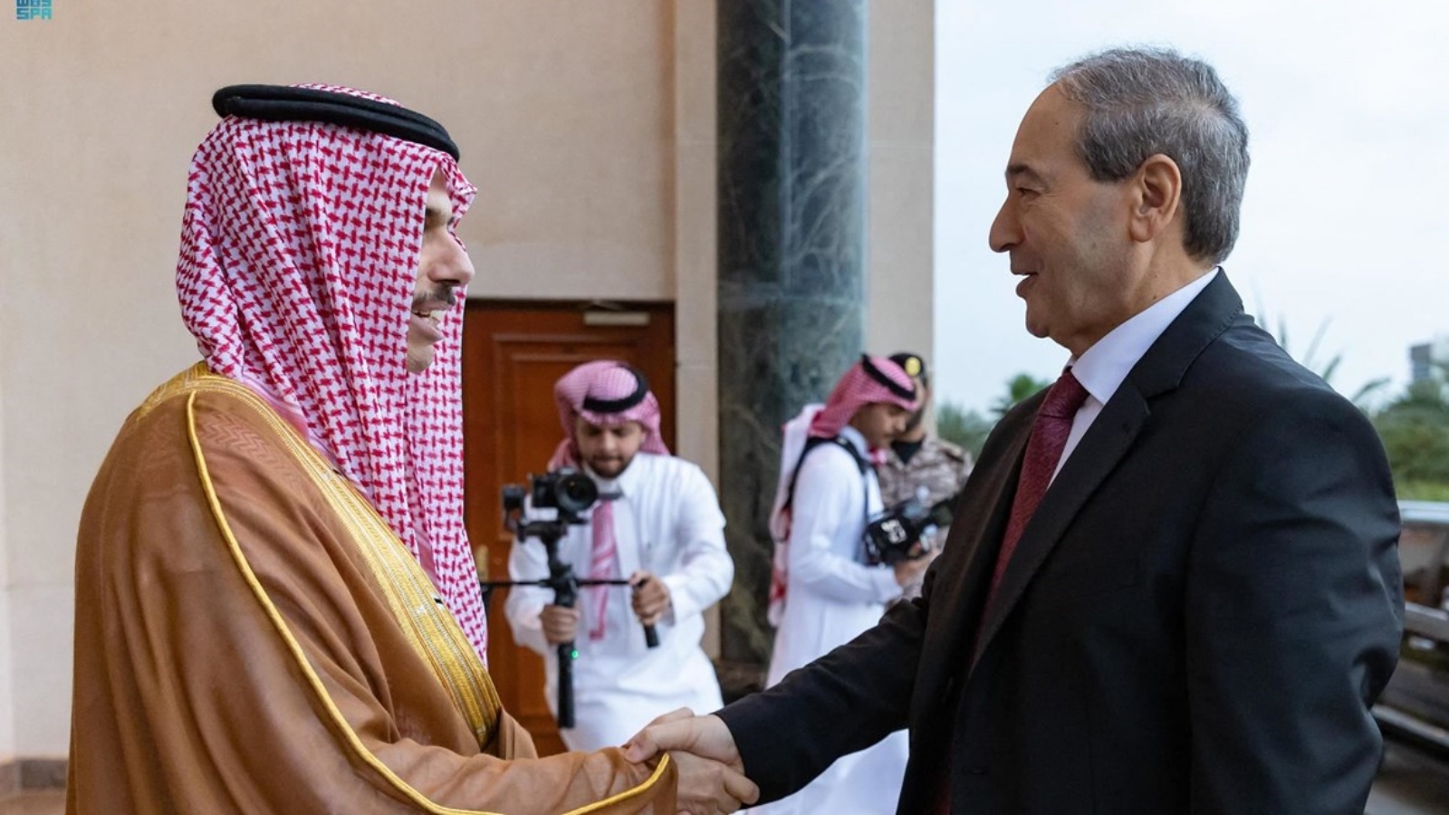 وزيرا الخارجية السعودي الامير فيصل بن فرحان والسوري فيصل المقداد في الرياض