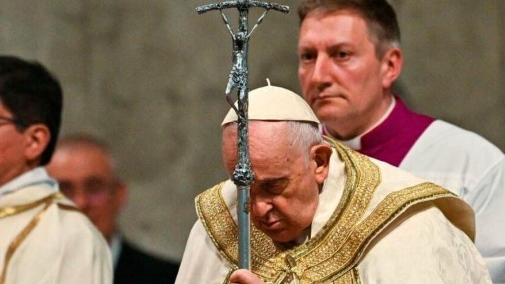 البابا فرنسيس مترئساً قداس الفصح في حاضرة الفاتيكان في 8 أبريل 2023
