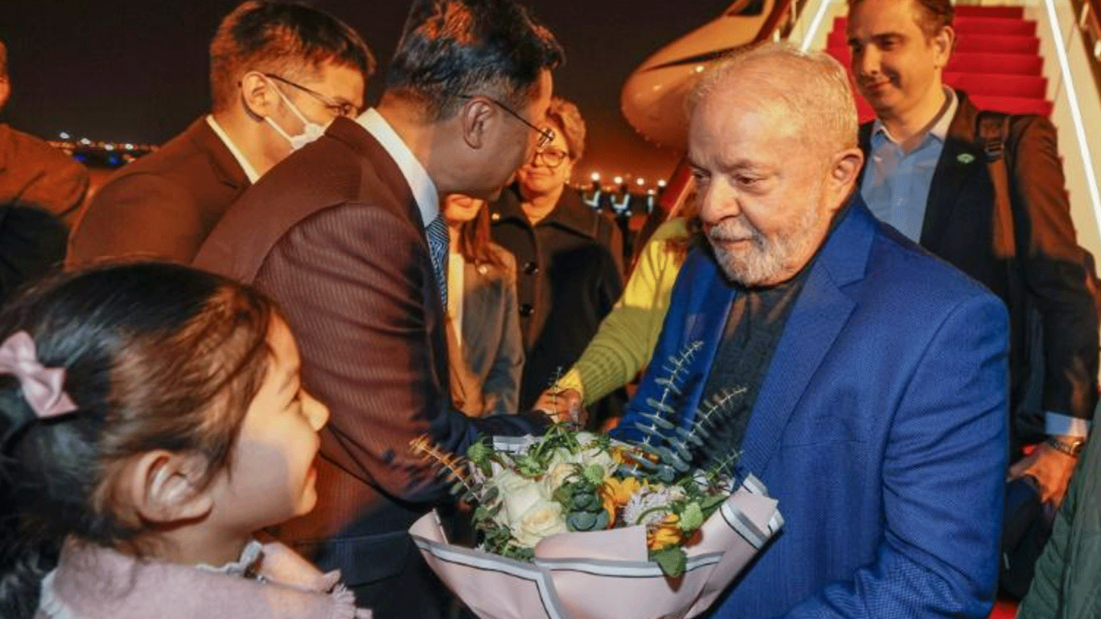 الرئيس البرازيلي لويس إيناسيو لولا دا سيلفا يصل إلى مطار شنغهاي في زيارة رسمية للصين في 12 نيسان\ أبريل 2023